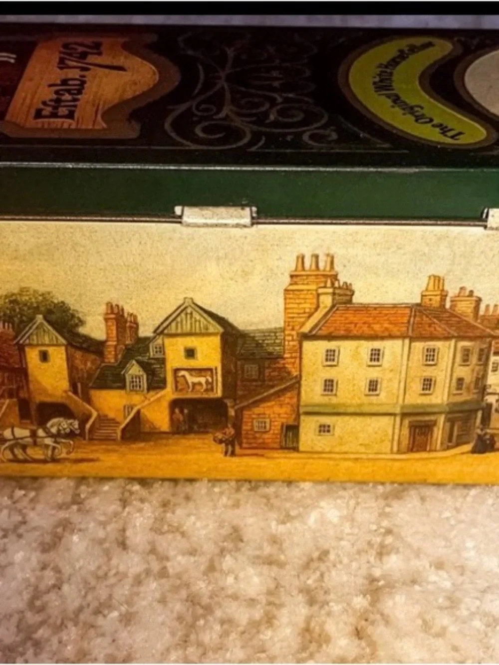 Vintage white horse Scottish whiskey tin. Good condition.
